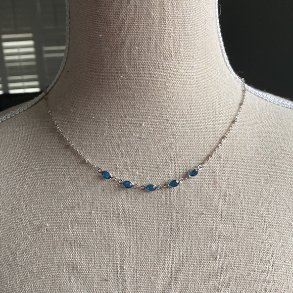 Silver colored Earrings & Necklace Set - Picture 3 of 4